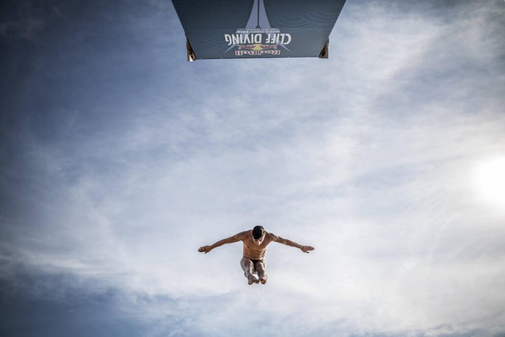 red-bull-cliff-diving-2016_dubai_fot-dean-treml_red-bull-content-pool_00668