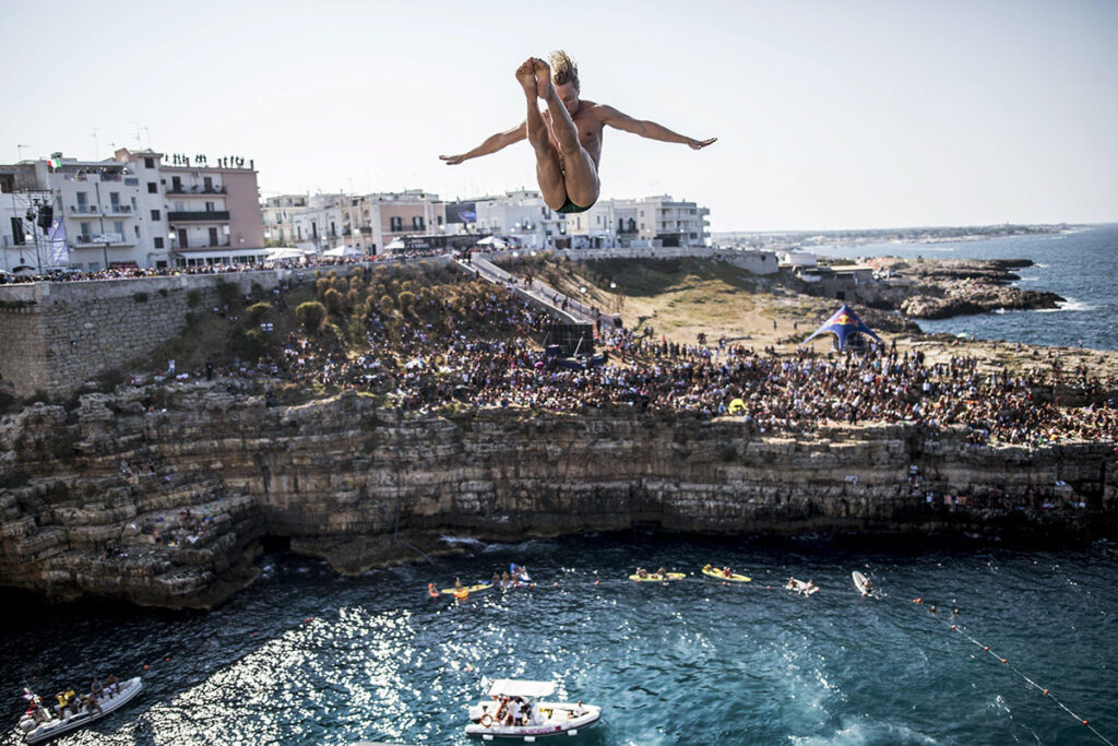 red-bull-cliff-diving-2016_kris-kolanus_fot-dean-treml_red-bull-content-pool_01024www