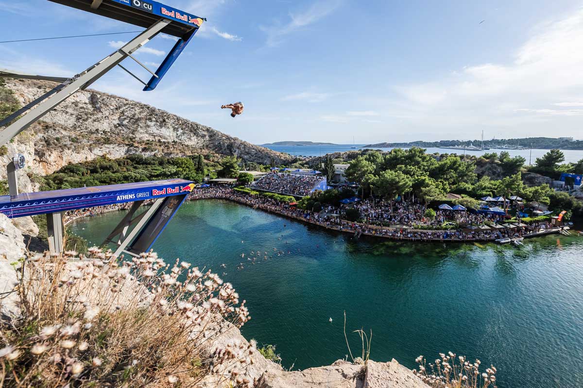 Red Bull Cliff Diving World Series 2024 nad jeziorem Vouliagmeni w Atenach, Grecja