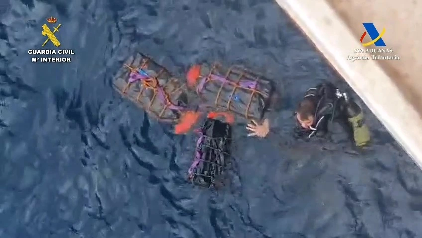 Skuteczna akcja służb w porcie La Luz. Płetwonurek próbował wydobyć 101 kg kokainy