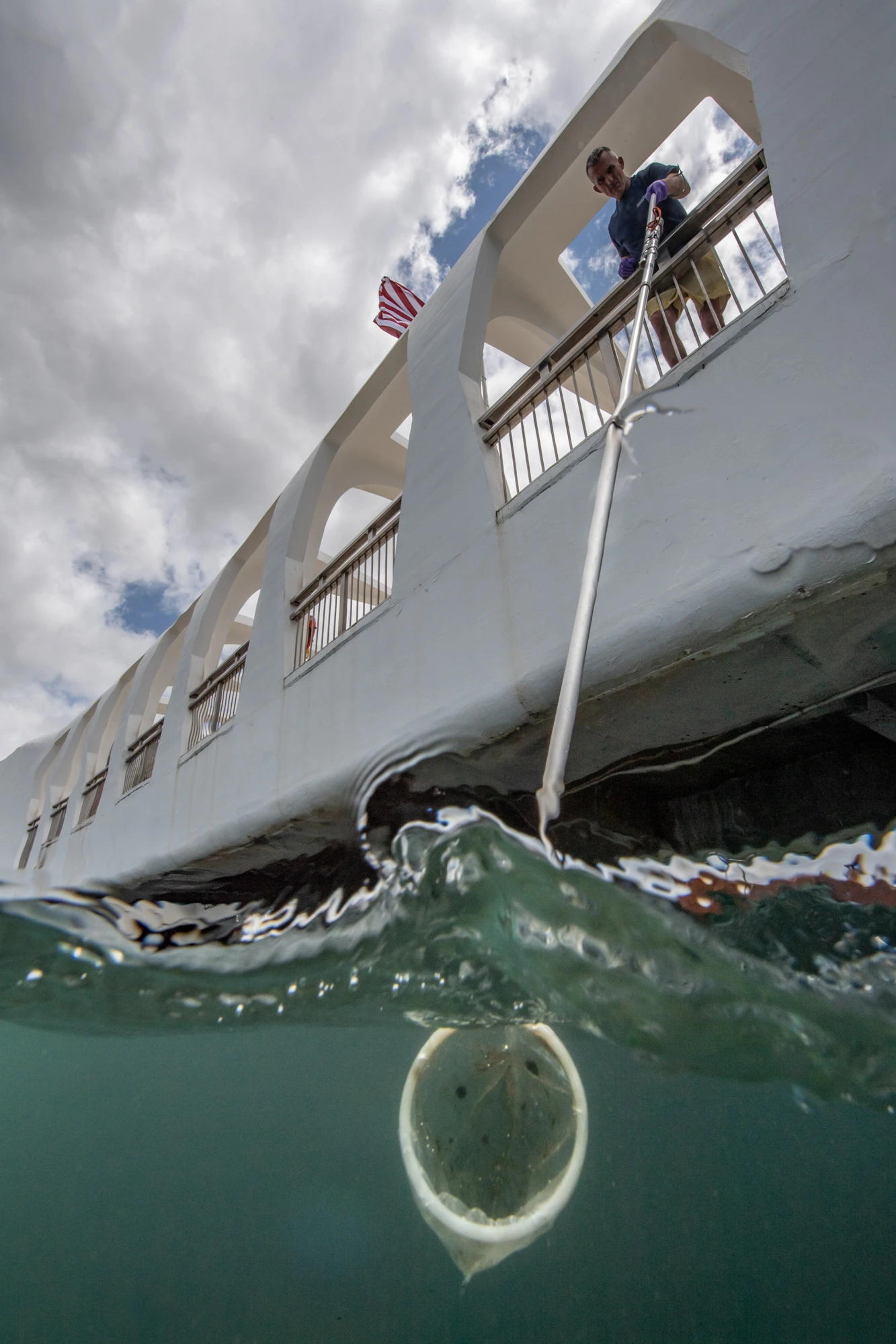 Ropa wyciekająca z USS Arizona – globalny problem wraków z czasów II wojny światowej