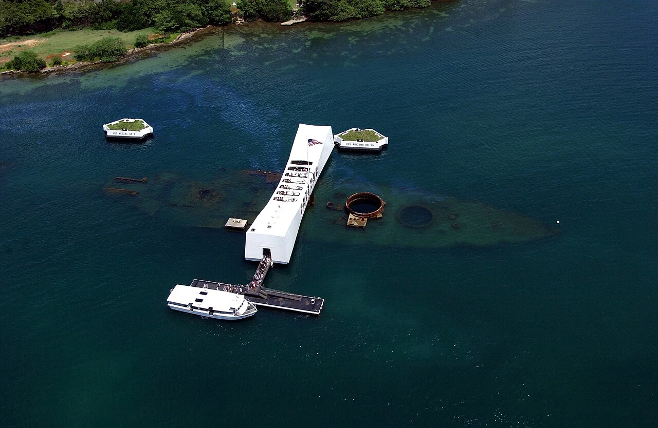 Ropa wyciekająca z USS Arizona – globalny problem wraków z czasów II wojny światowej