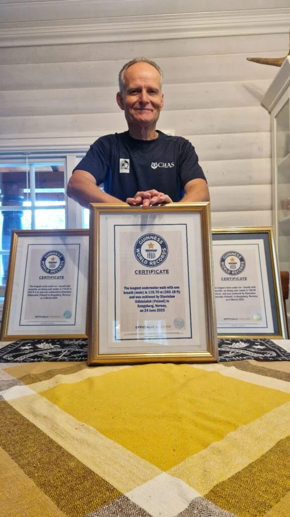 Freediver pobija rekord Guinnessa w chodzeniu pod wodą