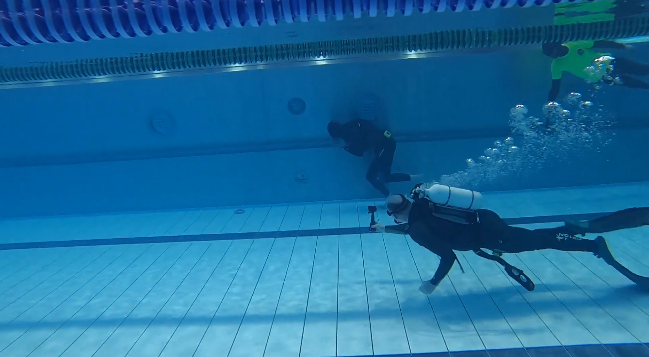 Freediver pobija rekord Guinnessa w chodzeniu pod wodą